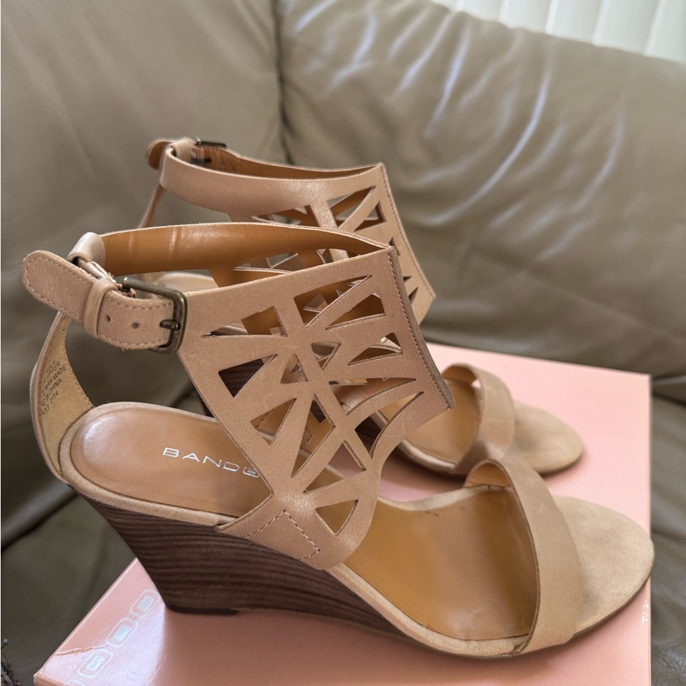Women's Taupe Leather Sandals Size 8M.  New without tags.